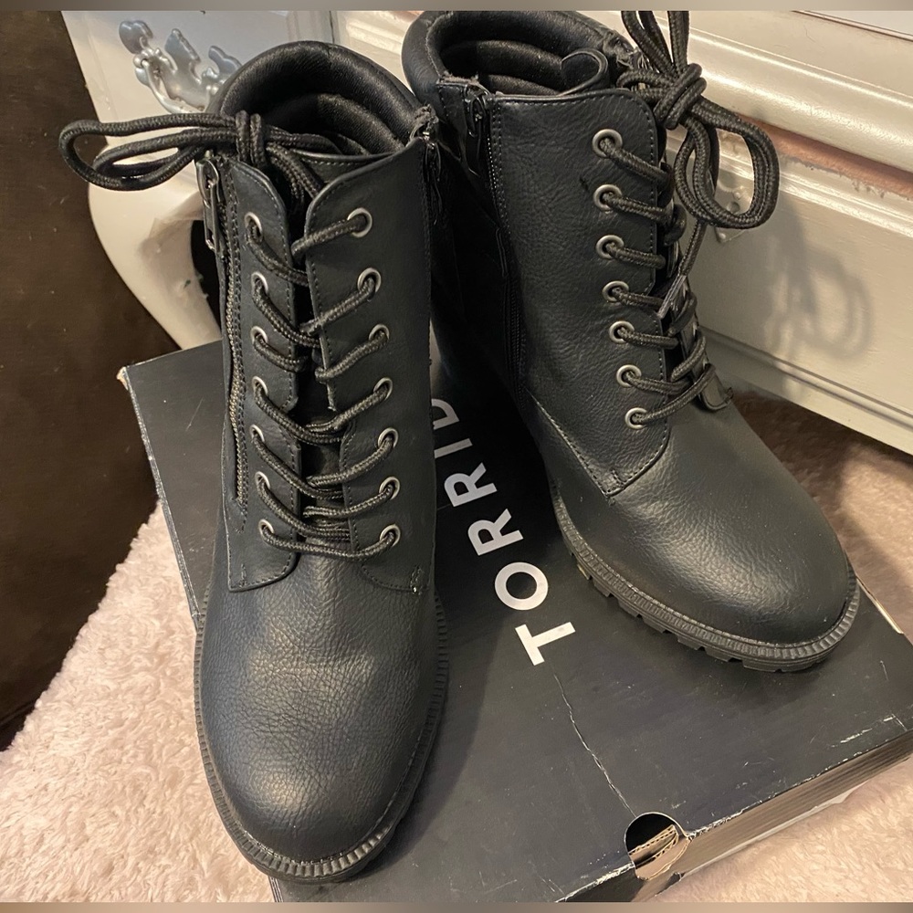 Heeled boots